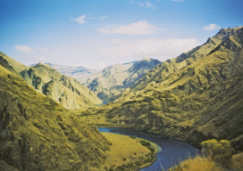 Snake River winds through Hells Canyon, shown here between Kirkwood Historic Ranch and Pittsburg Landing. Credit: X-Weinzar.